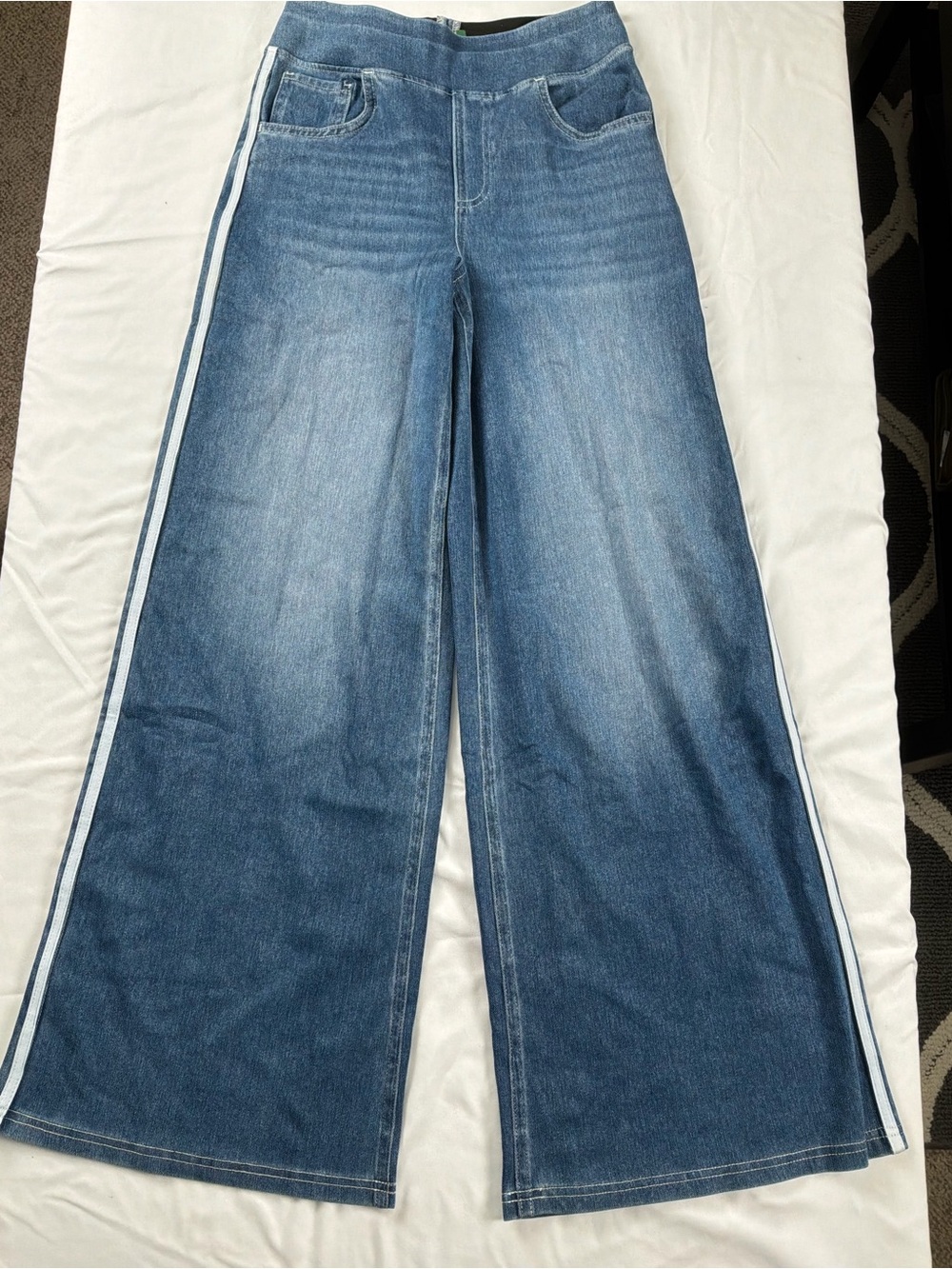 HALARA Blue Wide-Leg Jeans with White Side Stripes